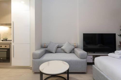 Cozy Studio Retreat with Balcony in Meydan City, Dubai (photo 9)