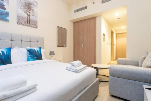 Cozy Studio Retreat with Balcony in Meydan City, Dubai (photo 3)