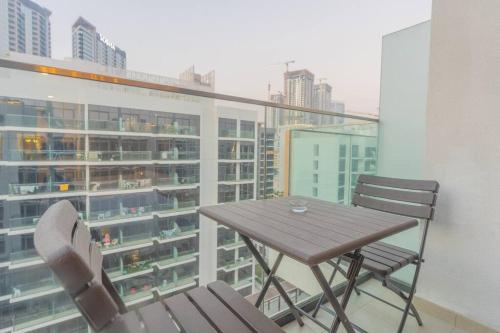Cozy Studio Retreat with Balcony in Meydan City, Dubai (photo 6)