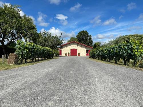 Tuvākā izklaides vieta, L'Amphore du clos de Bigos in Soussans
