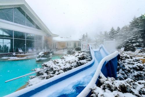 Expedition Station Trail Resort Ski-in-Ski-out in Snowshoe, USA