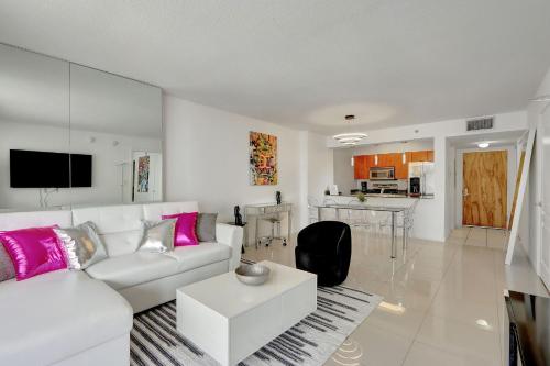 Bay View Condo, Sleeps 6, Pool, Spa, Gym and Games in Miami, USA