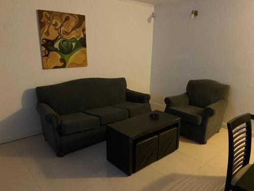 Casa con pileta y espacio techado para auto in 바리오 아에로파르케