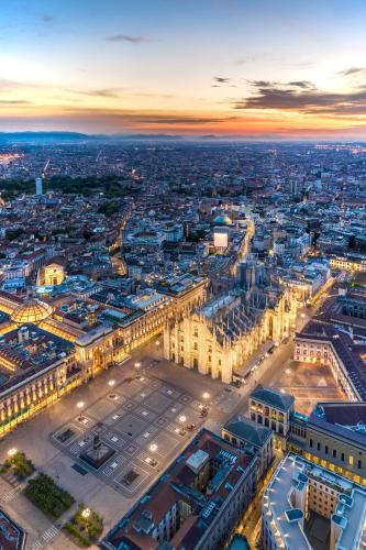 Near Duomo - Free Parking -Terrace - Metro - AC 1