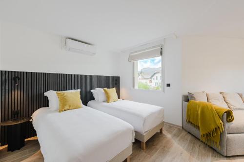 2 twin beds, 2 sofa beds