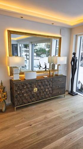 Luxurious large home with Pool, Garden, Koi Pond, Mnichov (fotografie 7)
