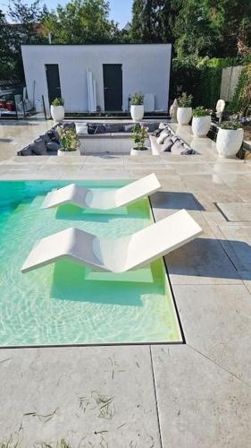 Luxurious large home with Pool, Garden, Koi Pond, Mnichov (fotografie 9)