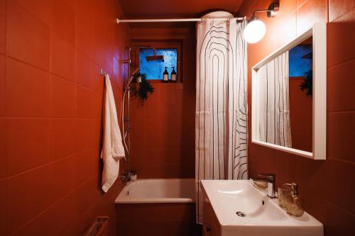 Four-Bedroom Apartment with Balcony image 7