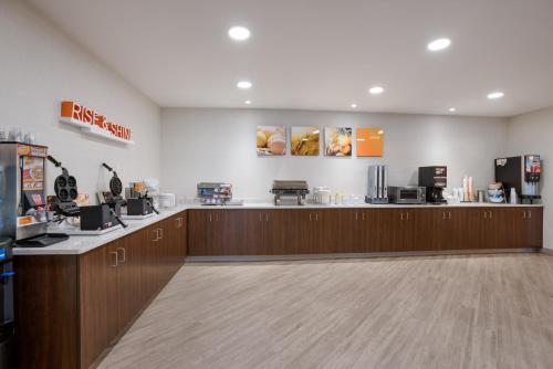 Comfort Inn & Suites Gaylord - image 3