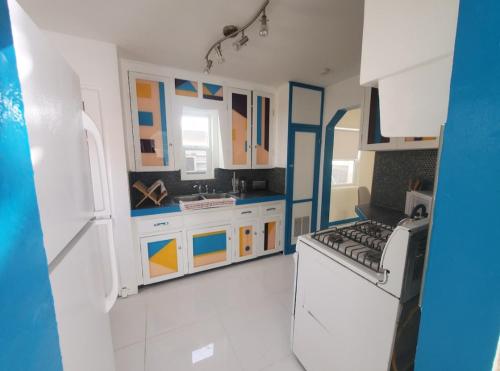 Pet Friendly Modern Casita in Heart of Nob Hill in Albuquerque, USA