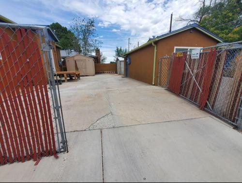 Pet Friendly Modern Casita in Heart of Nob Hill