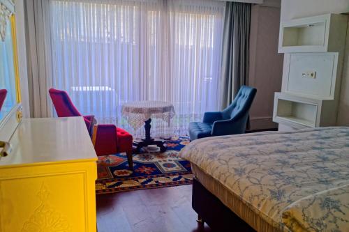 Luxury One-Bedroom Apartment with Garden 