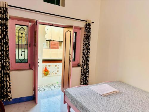 Economy Double Room image 2