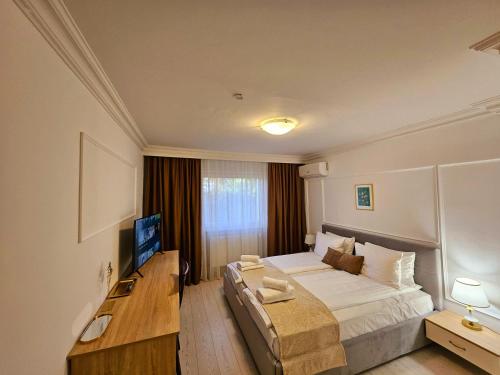 Hotel Royal Plaza - image 5