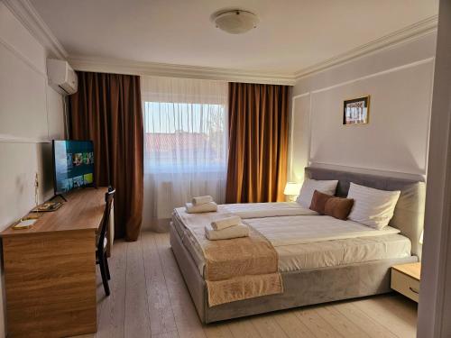 Superior King Room image 10