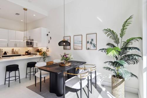 المرافق, Rosemary District with Patio and in walking Distance to Downtown 3 Month Minimum in Rosemary District