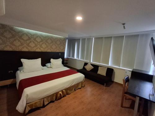 2 twin beds, 1 sofa bed