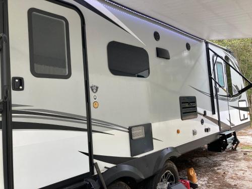 A szálláshely kívülről, The Castle Camper in Old Town