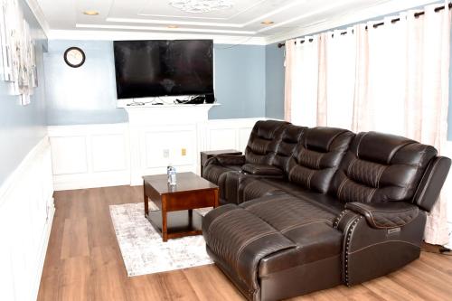 Handsome Home Renovated - close to Metro in Lanham, USA
