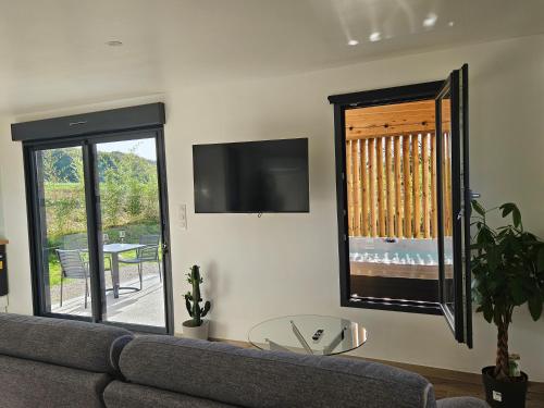 Chalet avec son jacuzzi prive in Vanne