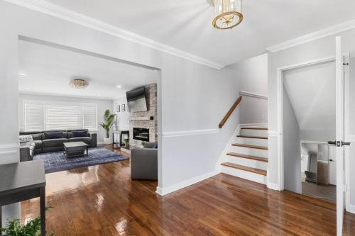 4 Bedroom 3 Bath Home in Quiet NYC Suburb in Mount Vernon, USA