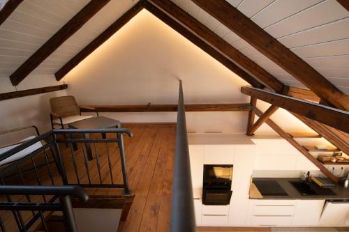 Mezonetovy apartmán 1 u rybníka (Mezonetovy apartman 1 u rybnika) in สลาโวนิน