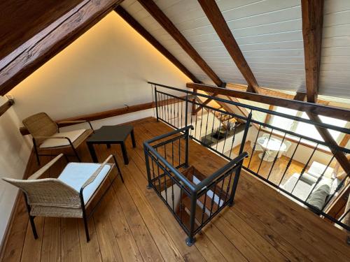 Mezonetovy apartmán 1 u rybníka (Mezonetovy apartman 1 u rybnika) in สลาโวนิน