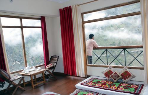 Himalayan Abode Homestay Set in a prime location of Joshimath, Himalayan Abode Homestay puts everything the city has to offer just outside your doorstep. Both business travelers and tourists can enjoy the propertys facilitie