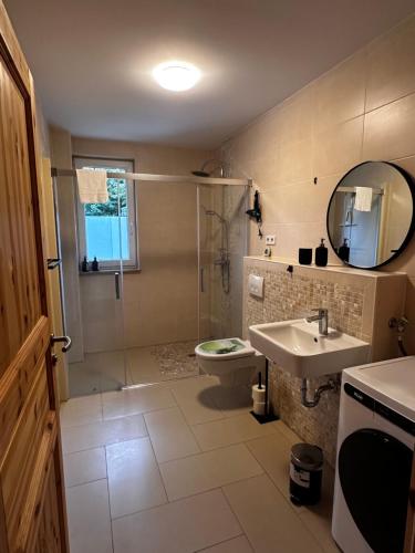 Bathroom, 2-Zimmer Wohnung, Parkplatz und Terrasse, Nah A10 und Berlin in Petershagen/Eggersdorf