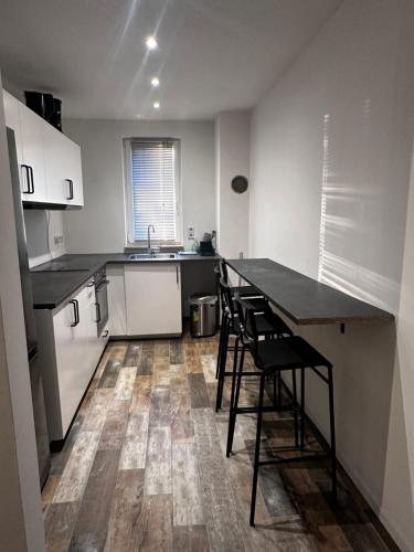 Kitchen, 2-Zimmer Wohnung, Parkplatz und Terrasse, Nah A10 und Berlin in Petershagen/Eggersdorf