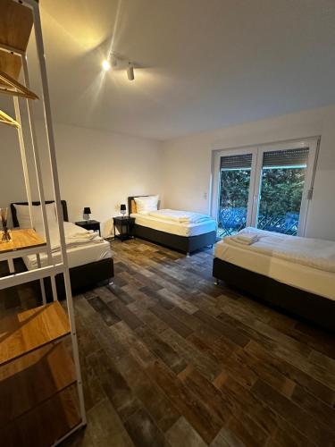 2-Zimmer Wohnung, Parkplatz und Terrasse, Nah A10 und Berlin in Fredersdorf, Deutschland