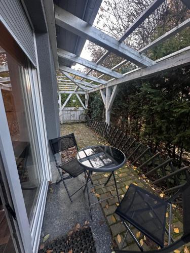Balcony/terrace, 2-Zimmer Wohnung, Parkplatz und Terrasse, Nah A10 und Berlin in Petershagen/Eggersdorf