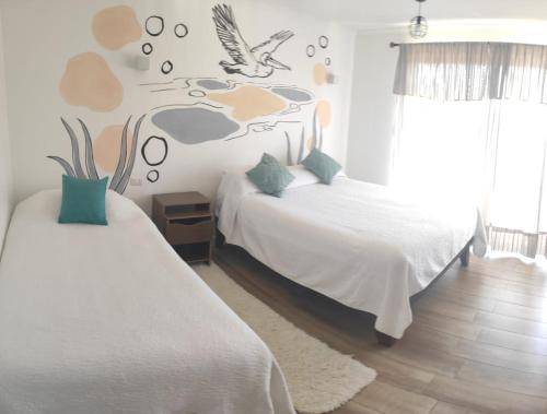 1 queen bed, 1 twin bed