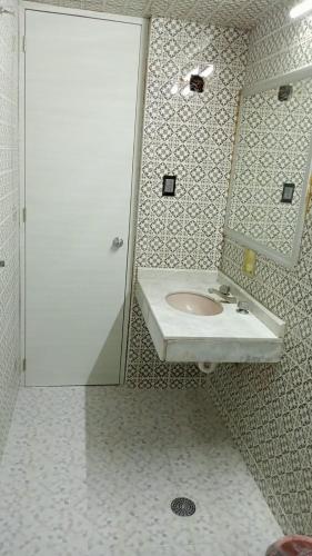 Bathroom, Hotel Beethoven in Mexico City