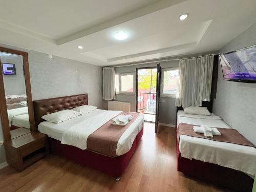 Triple Room with Terrace room in ottogreensuit
