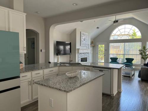 Luxury Fort Worth best area 3bed2bath plus workspace in Fort Worth, USA