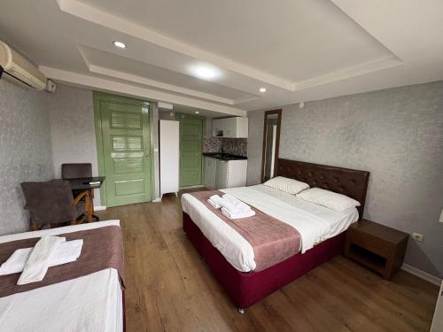 Triple Room with Terrace image 3