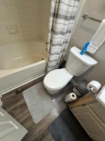 Houston's City Center Apartment - Pool & Gym thumb 2