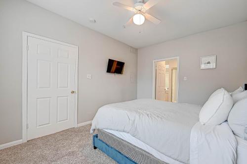 Houston's City Center Apartment - Pool & Gym detail