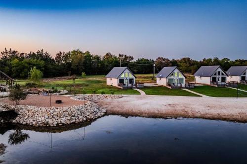 Willis Country Cabins-Sweet Escape -#3 in Point, USA