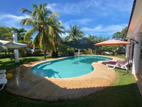 Casa de Descanso en Monterrico in El Cebollito