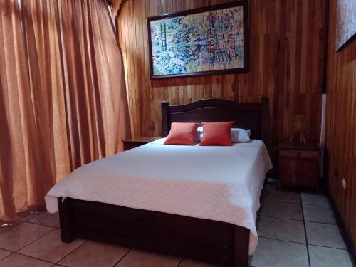 Natural Pacific Suites, private family rooms in Quepos