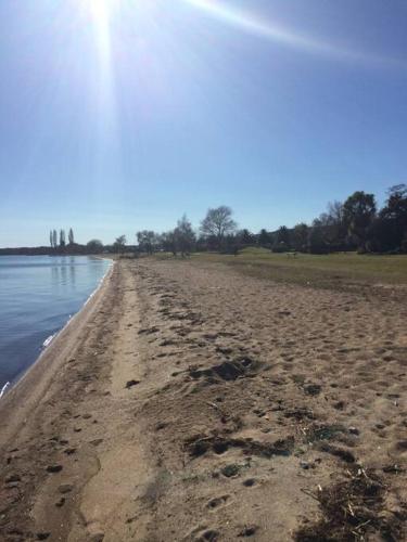 Beautiful Lakefront Location in Hannas Öböl
