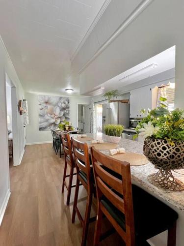 Newly Renovated Home - Sleeps 10 in มาร์คสวิลล์ แอลเอ