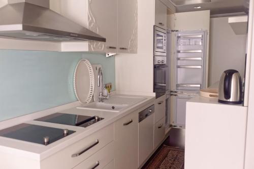 One-Bedroom Apartment with Balcony 
