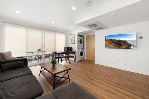 Spacious 1-BD Hideaway Close to USC Room with Share Livingroom in Los Angeles, USA