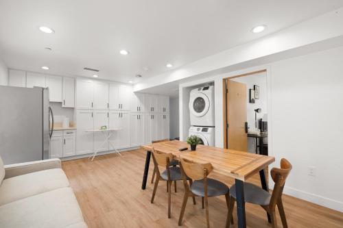 Spacious 1-BD Hideaway Close to USC Room with Share Livingroom in Los Angeles, USA