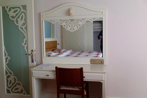 One-Bedroom Apartment with Balcony 