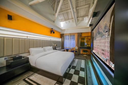 Deluxe Double Room image 3