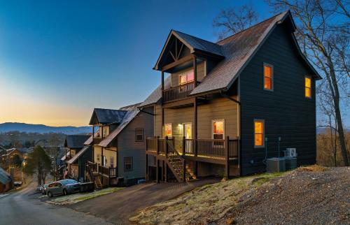 New-Mtn Views-Indoor Pool-Hot Tub-Game Room-Wifi in Sevierville, USA